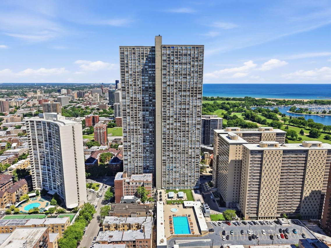 655 W Irving Park Rd. #2704, Chicago, IL 60613