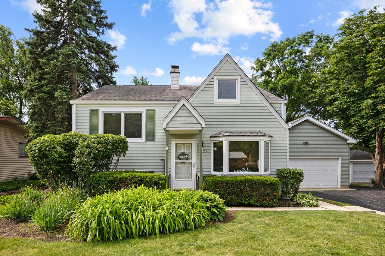 629 Inverness Rd., Lisle, IL 60532
