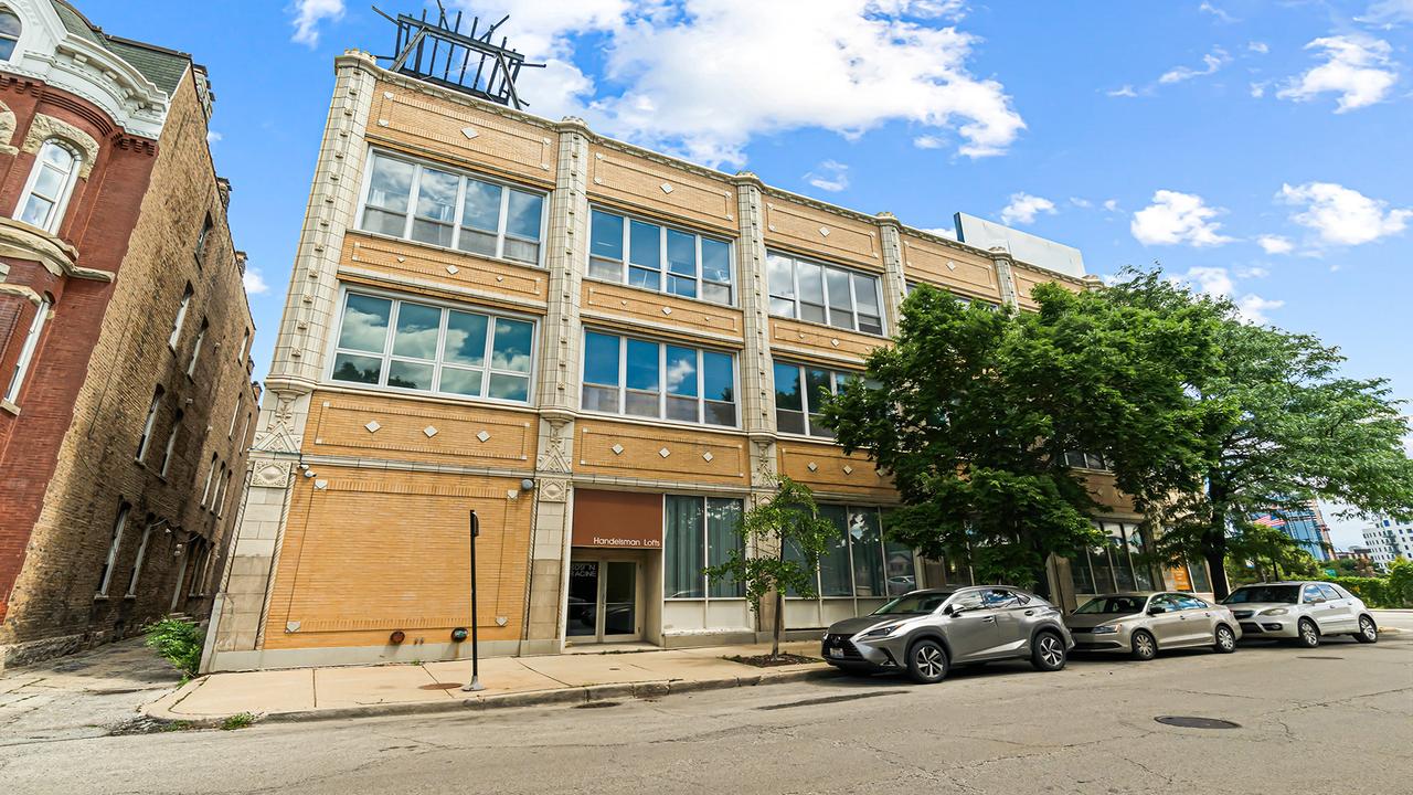 809 N Racine Ave. #204, Chicago, IL 60642