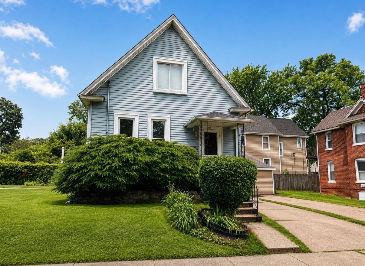 208 S Park Ave., Waukegan, IL 60085