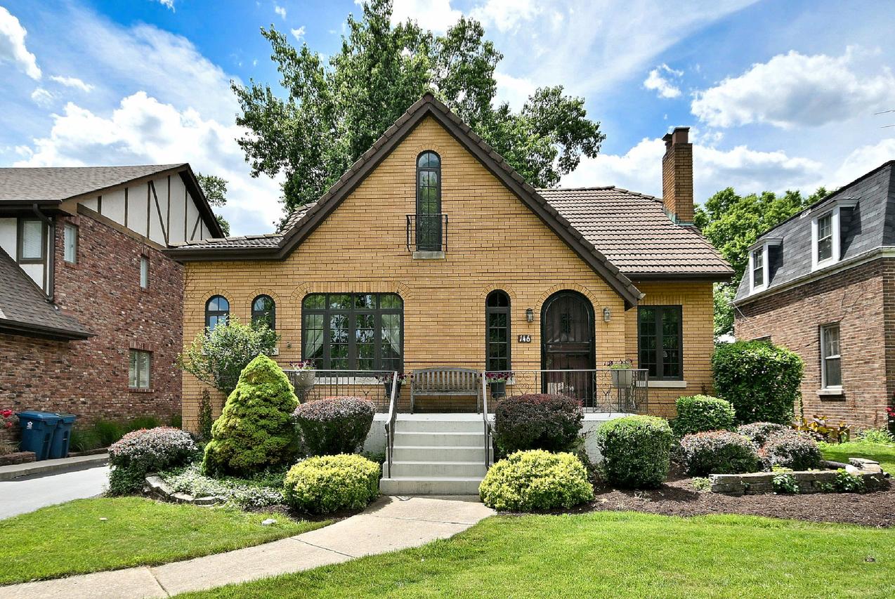 146 S Poplar Ave., Elmhurst, IL 60126