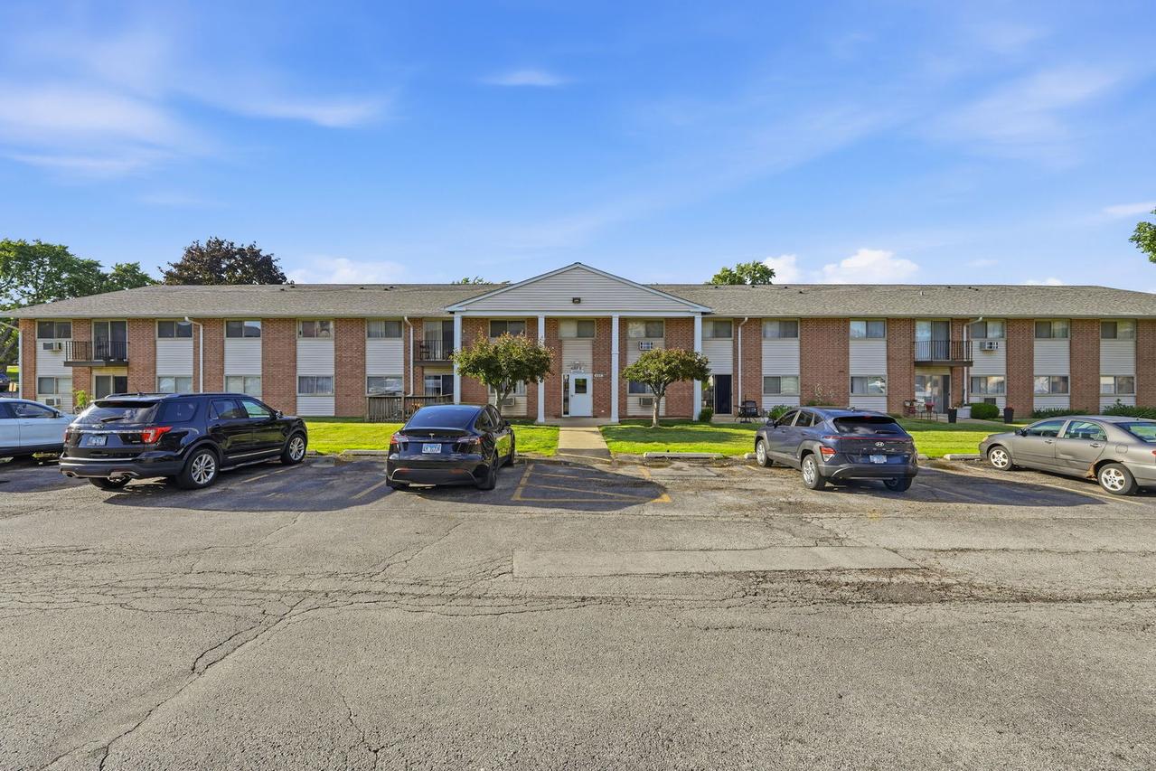 685 E Fullerton Ave. #101, Glendale Heights, IL 60139
