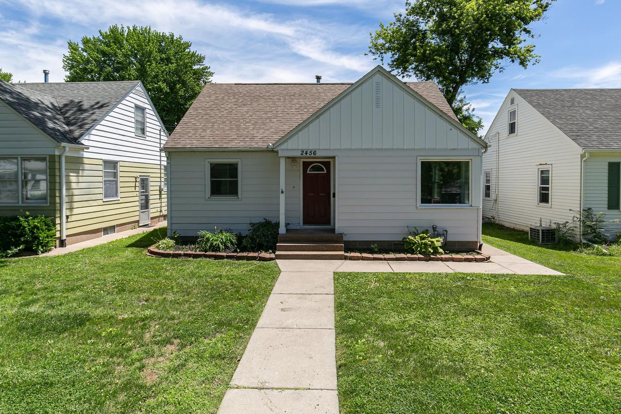2456 32nd St., Moline, IL 61265