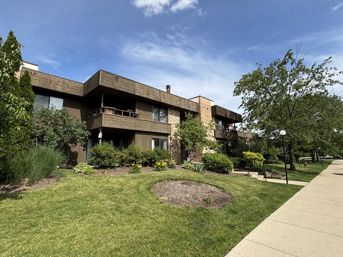 1365 N Sterling Ave. #208B, Palatine, IL 60067