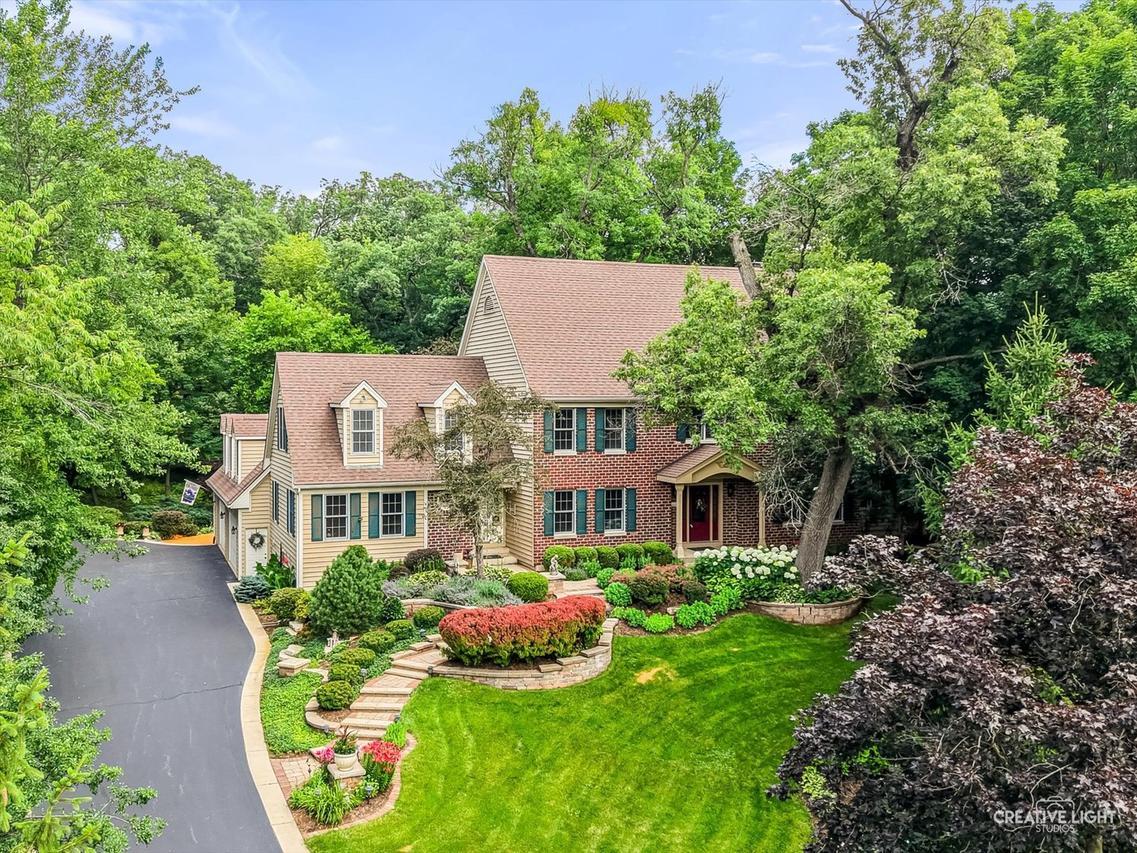 42W264 Hidden Springs Dr., St. Charles, IL 60175