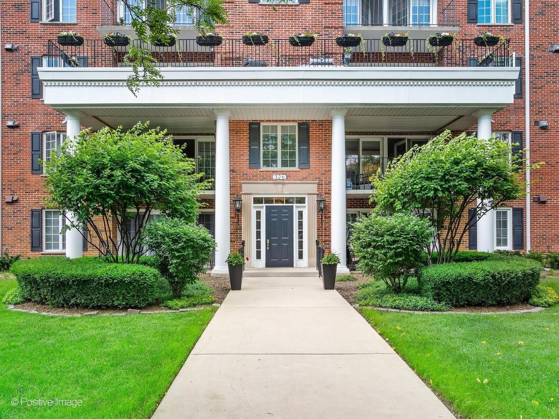 326 Park Ave. #2, Clarendon Hills, IL 60514