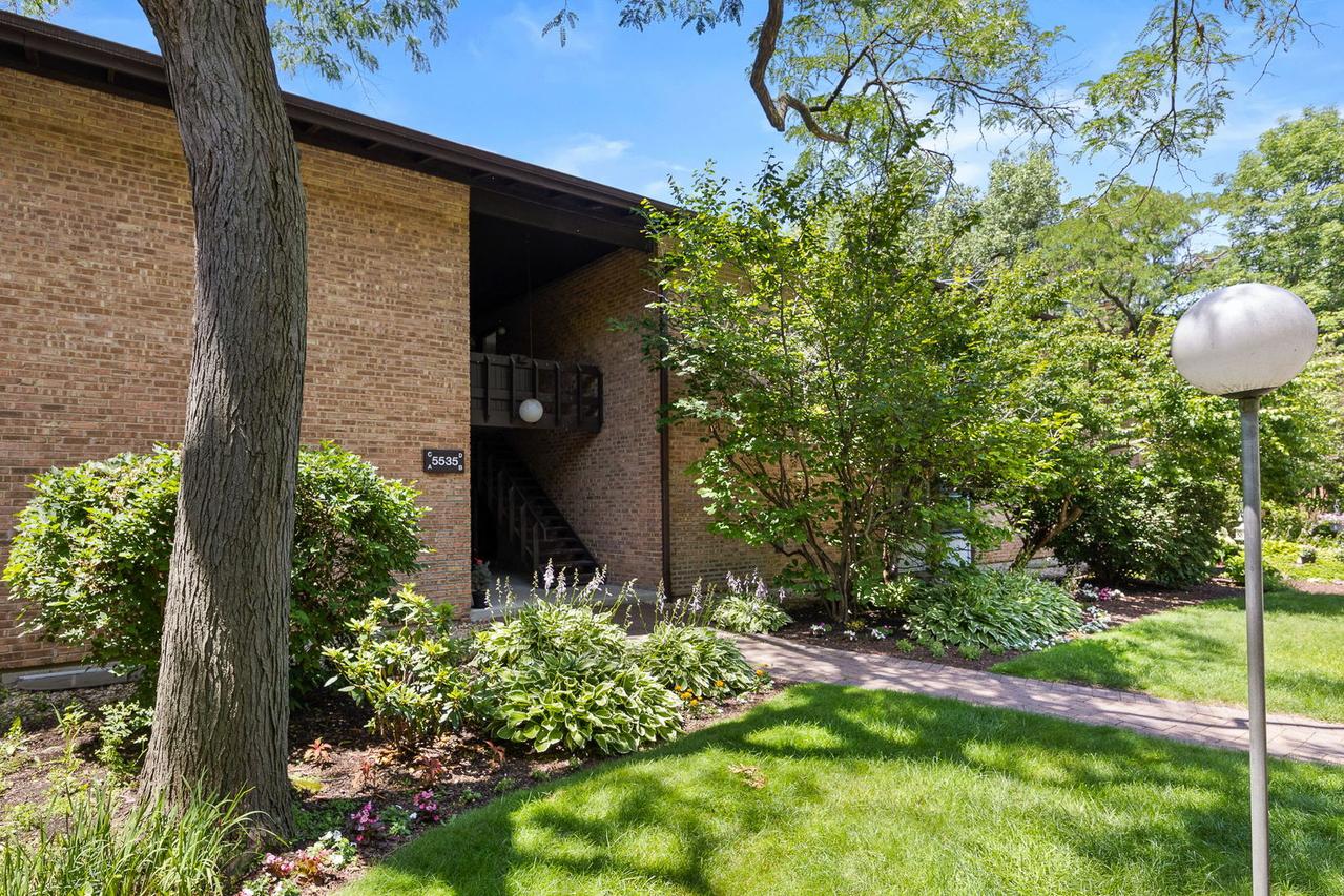 5535 E Lake Dr. #2D, Lisle, IL 60532