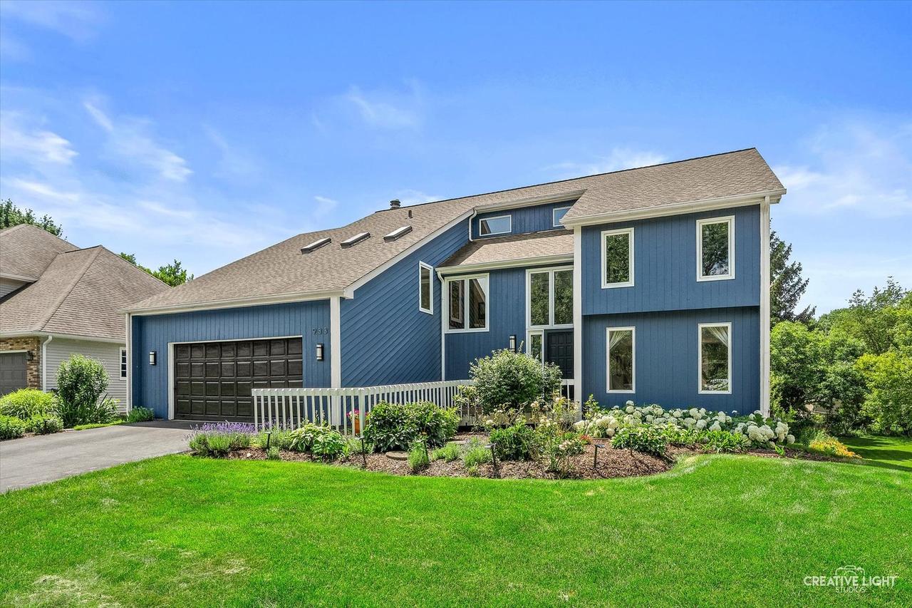 933 Stanton Dr., Naperville, IL 60540