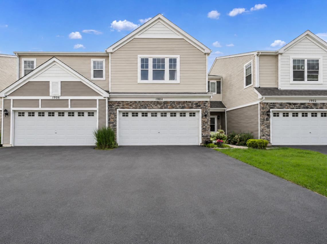 1904 Cobblestone Dr., Carpentersville, IL 60110