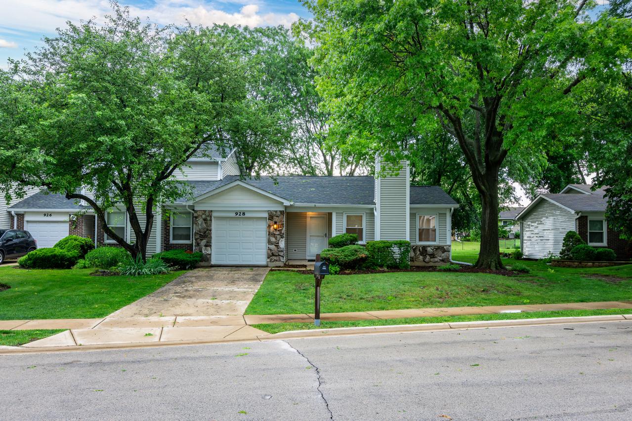 928 Colony Lake Dr., Schaumburg, IL 60194