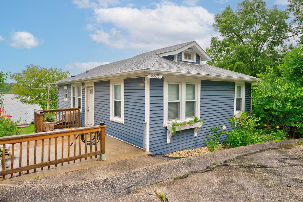 38895 N Maple Ave., Lake Villa, IL 60046