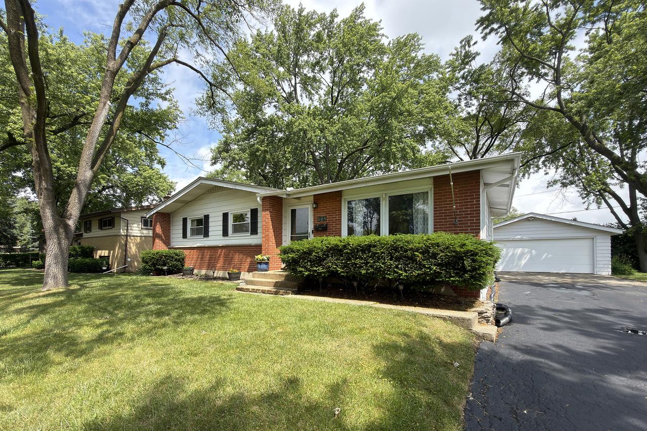 604 E Cedar Ln., Mount Prospect, IL 60056