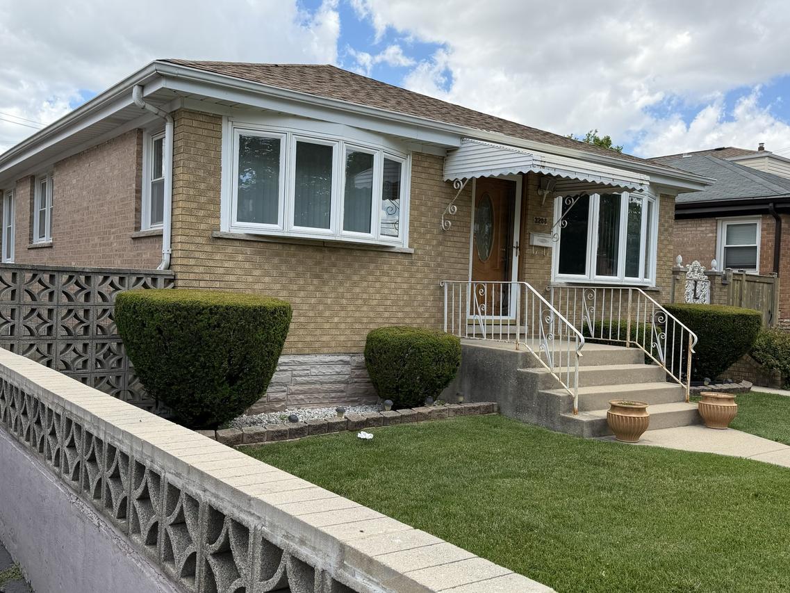 3208 N Hawthorne St., Franklin Park, IL 60131
