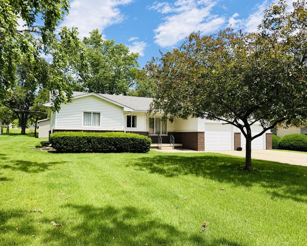 605 E Market St., Farmer City, IL 61842