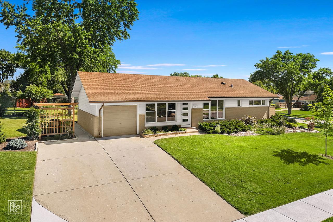580 Newark Ln., Hoffman Estates, IL 60169