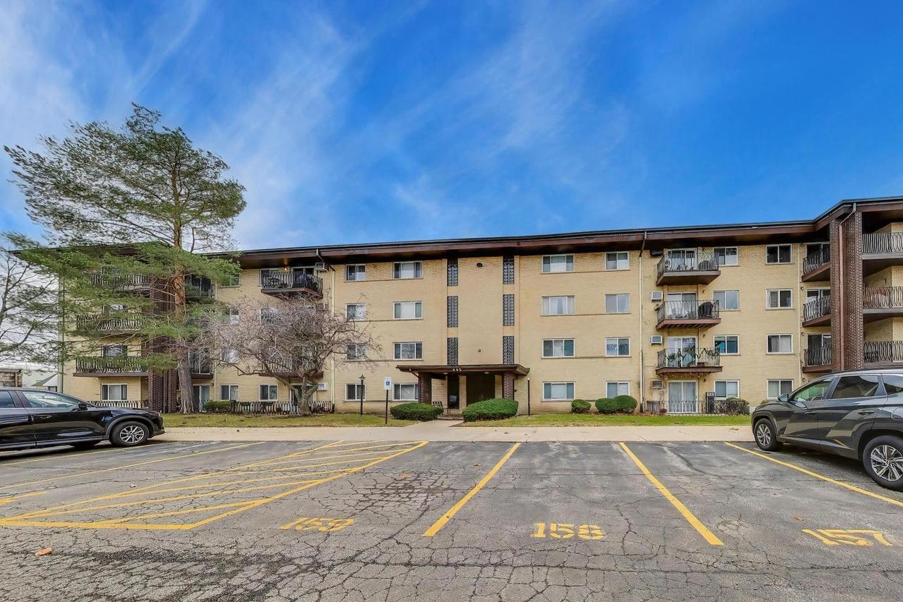 445 S Cleveland Ave. #302, Arlington Heights, IL 60005