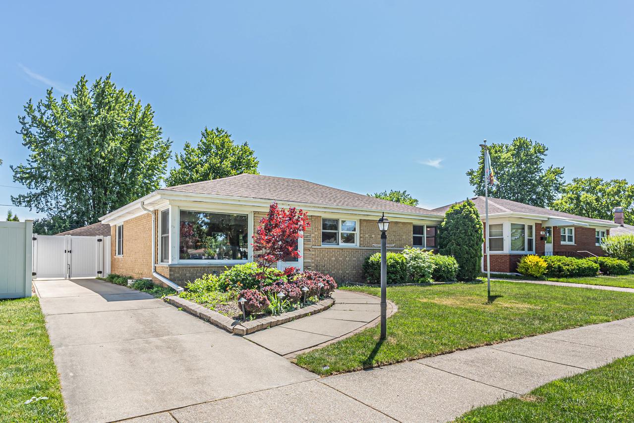 145 Princeton St., Des Plaines, IL 60016