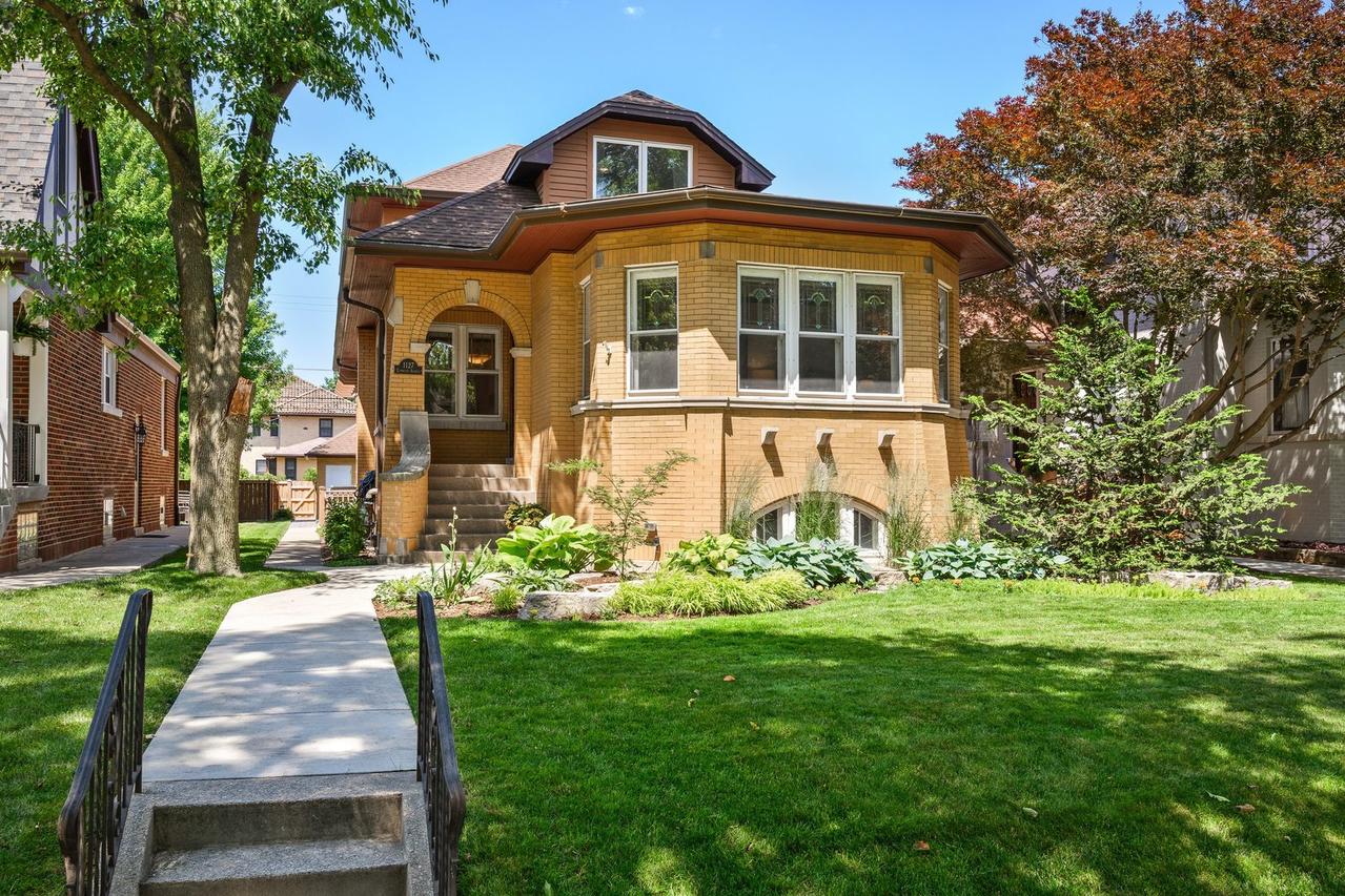 1127 N Elmwood Ave., Oak Park, IL 60302