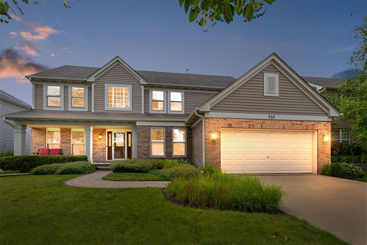 752 Easton Ln., Elk Grove Village, IL 60007