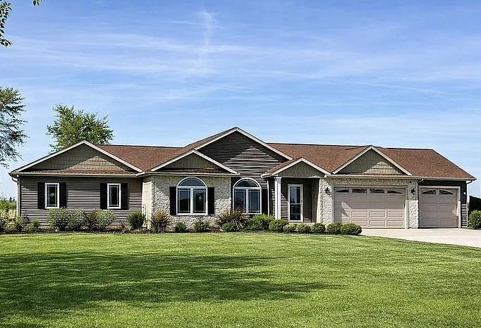 3142 County Road 1600, El Paso, IL 61738
