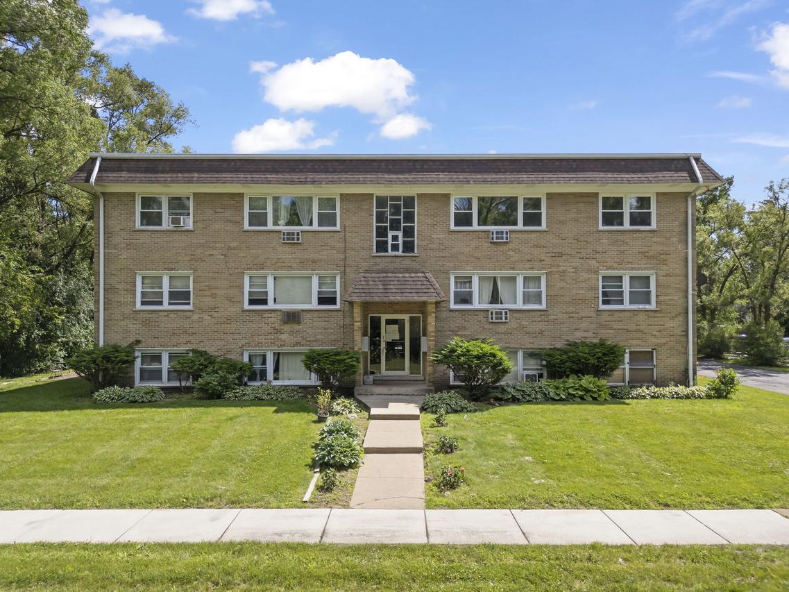 255 E Oak St. #12, Addison, IL 60101