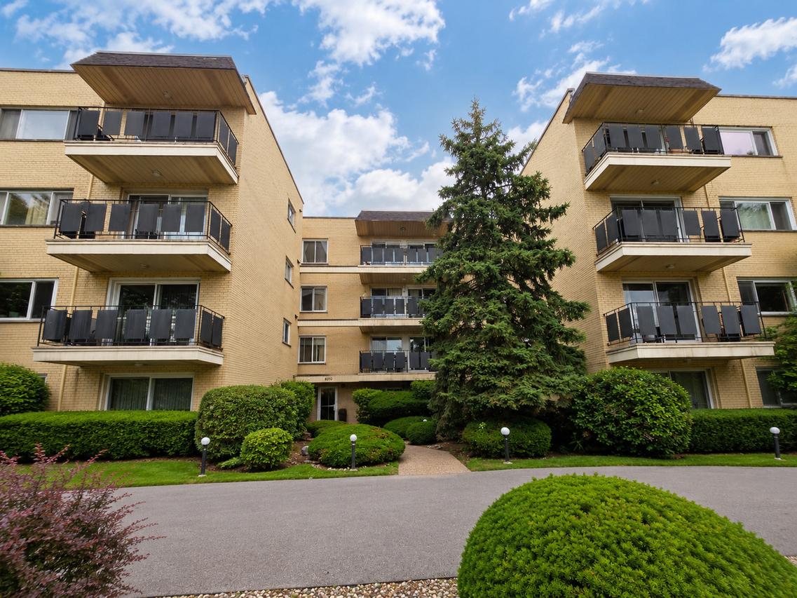 8230 Elmwood Ave. #304, Skokie, IL 60077