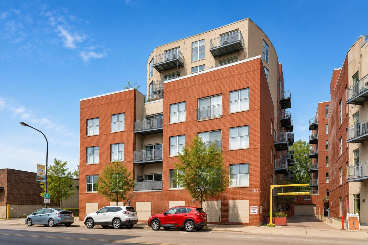 1210 Chicago Ave. #C302, Evanston, IL 60202
