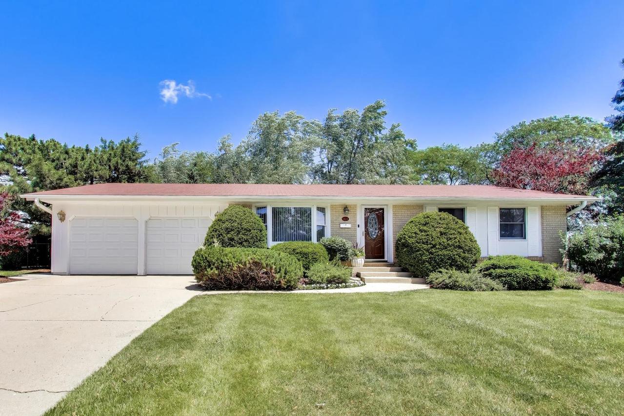 1424 Bates Ln., Schaumburg, IL 60193