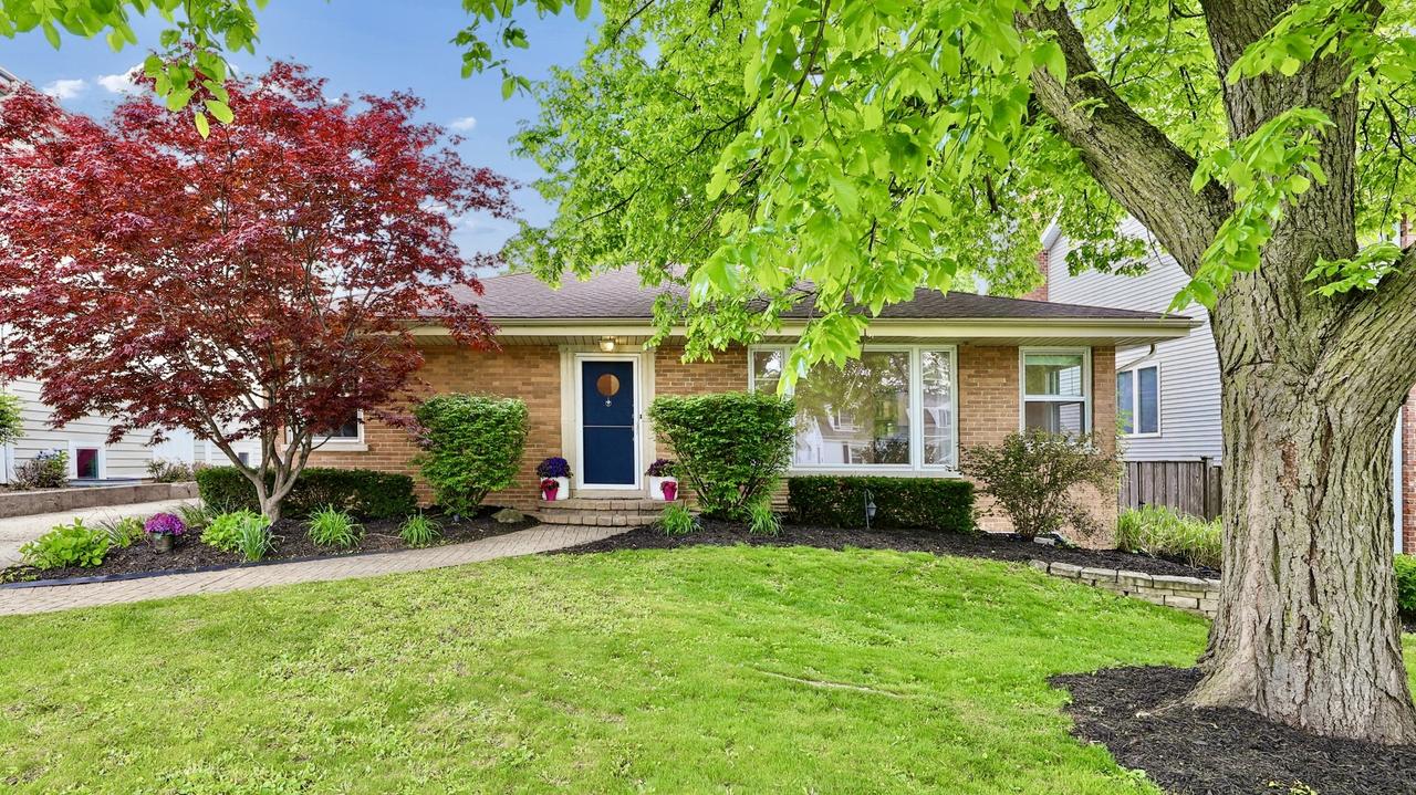 893 S Poplar Ave., Elmhurst, IL 60126