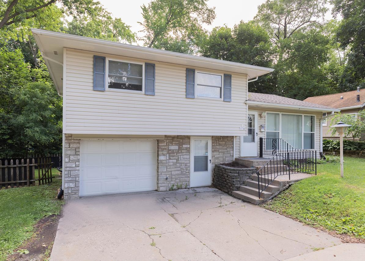 1844 31st St., Moline, IL 61265