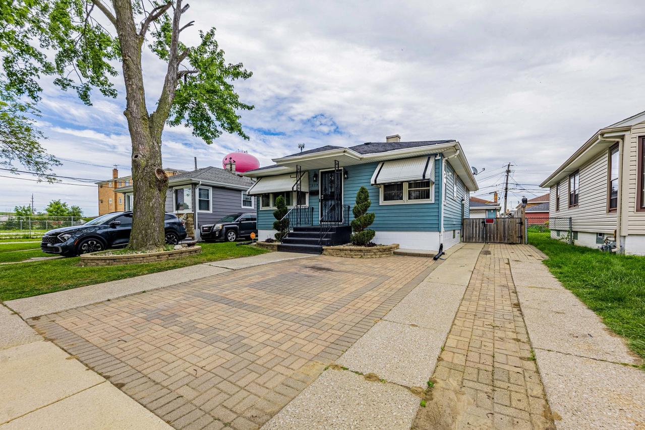 279 Paxton Ave., Calumet City, IL 60409