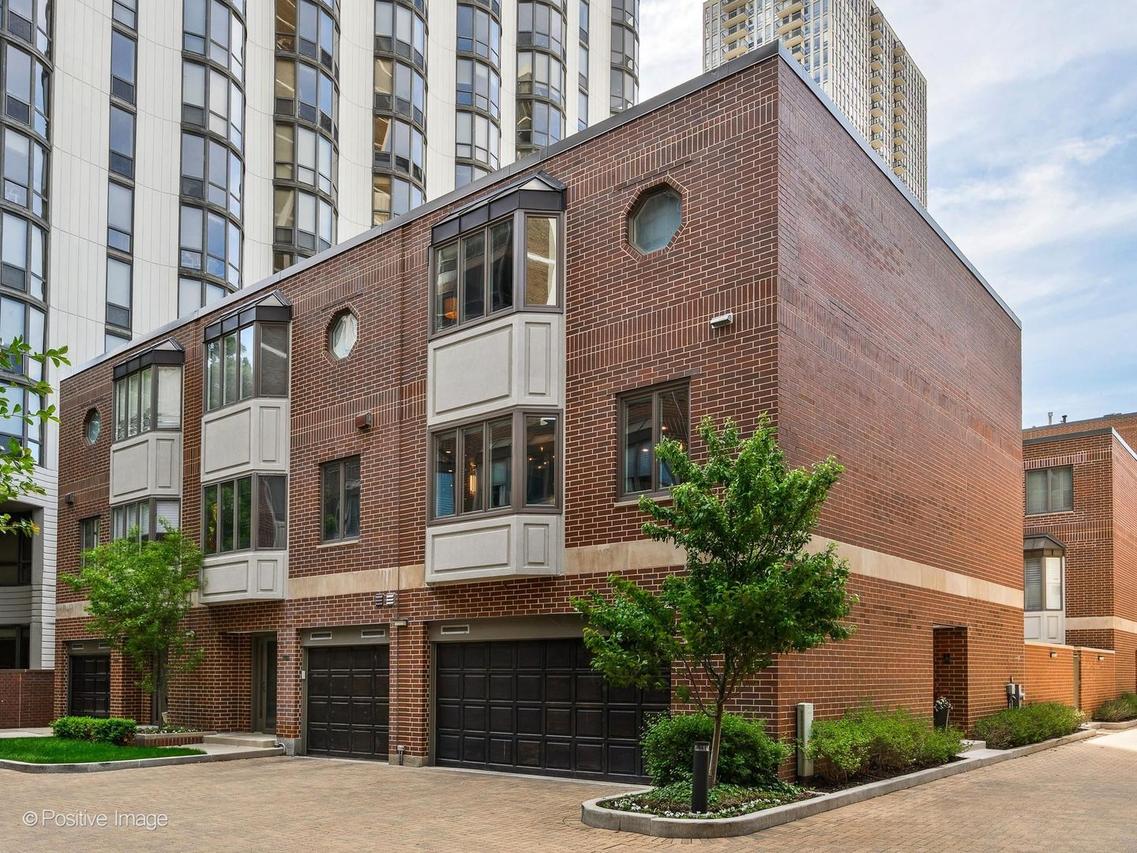 1740 N Clark St. #1724, Chicago, IL 60614