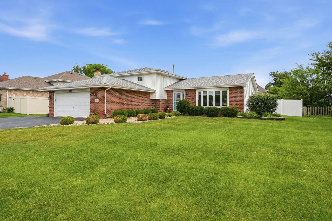 772 Wellington Pkwy., New Lenox, IL 60451