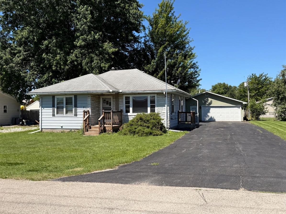 811 1st St., Colona, IL 61241