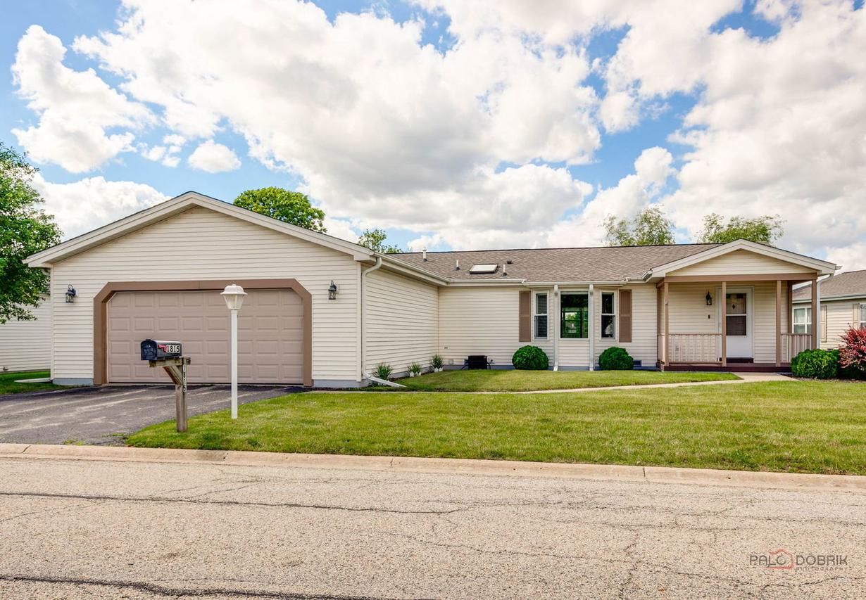 1815 Paddock Ct., Grayslake, IL 60030
