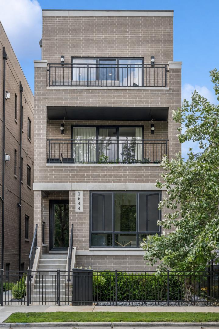 1644 W Diversey Pkwy. #3, Chicago, IL 60614