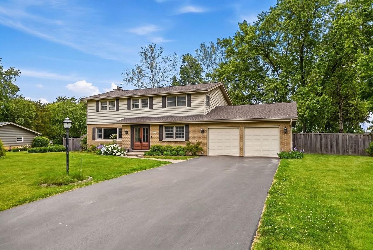 28W118 Hillview Dr., Naperville, IL 60564
