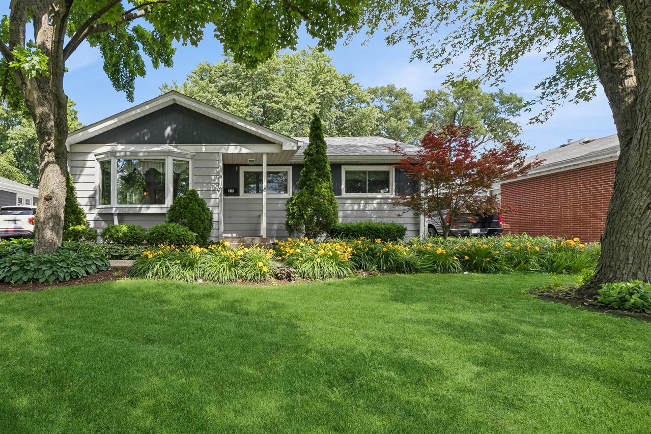 215 Brice Ave., Mundelein, IL 60060