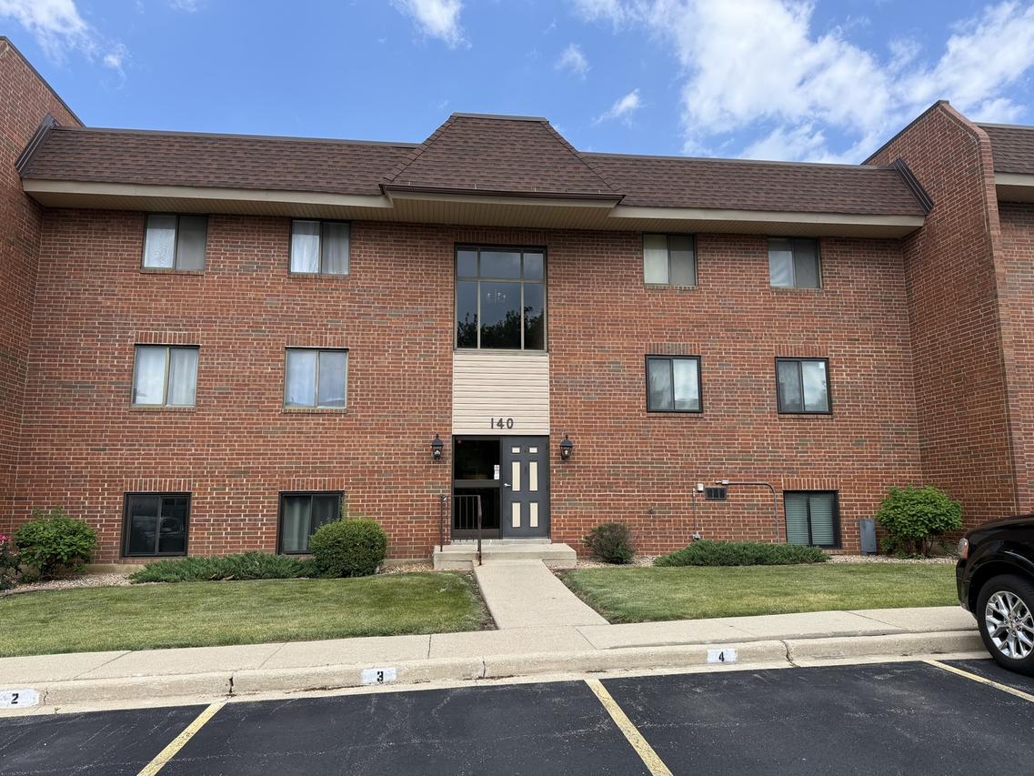 140 E Fountainview Ln. #2B, Lombard, IL 60148