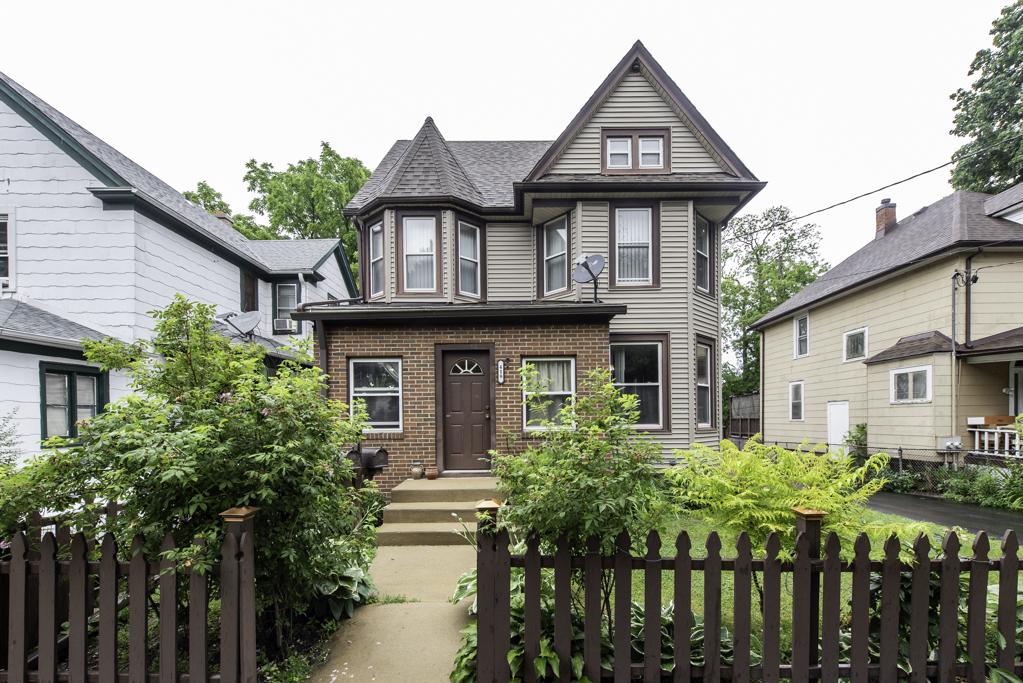 418 Lawn Ct., Waukegan, IL 60085