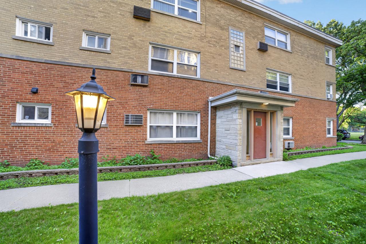 7410 N Oakley Ave. #3A, Chicago, IL 60645