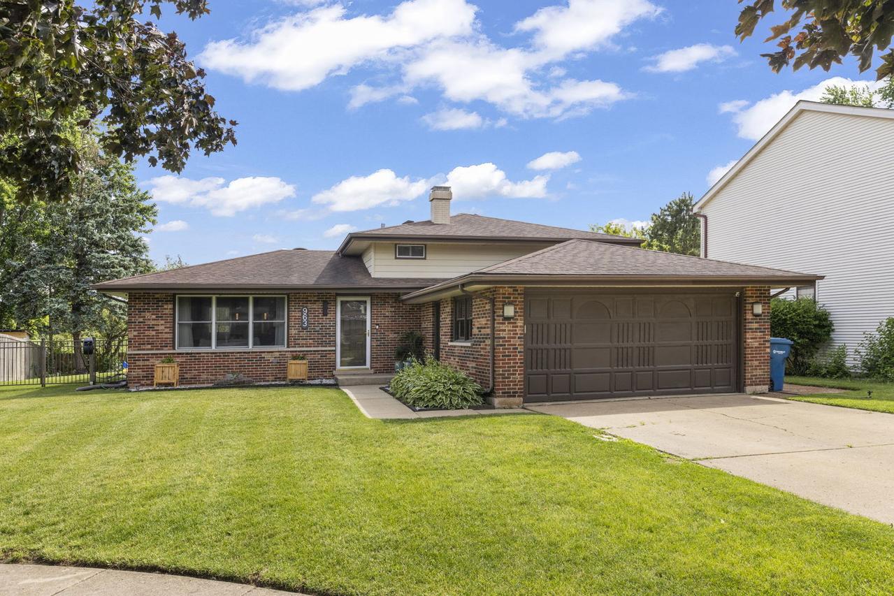 963 Hyacynth Ln., Bartlett, IL 60103