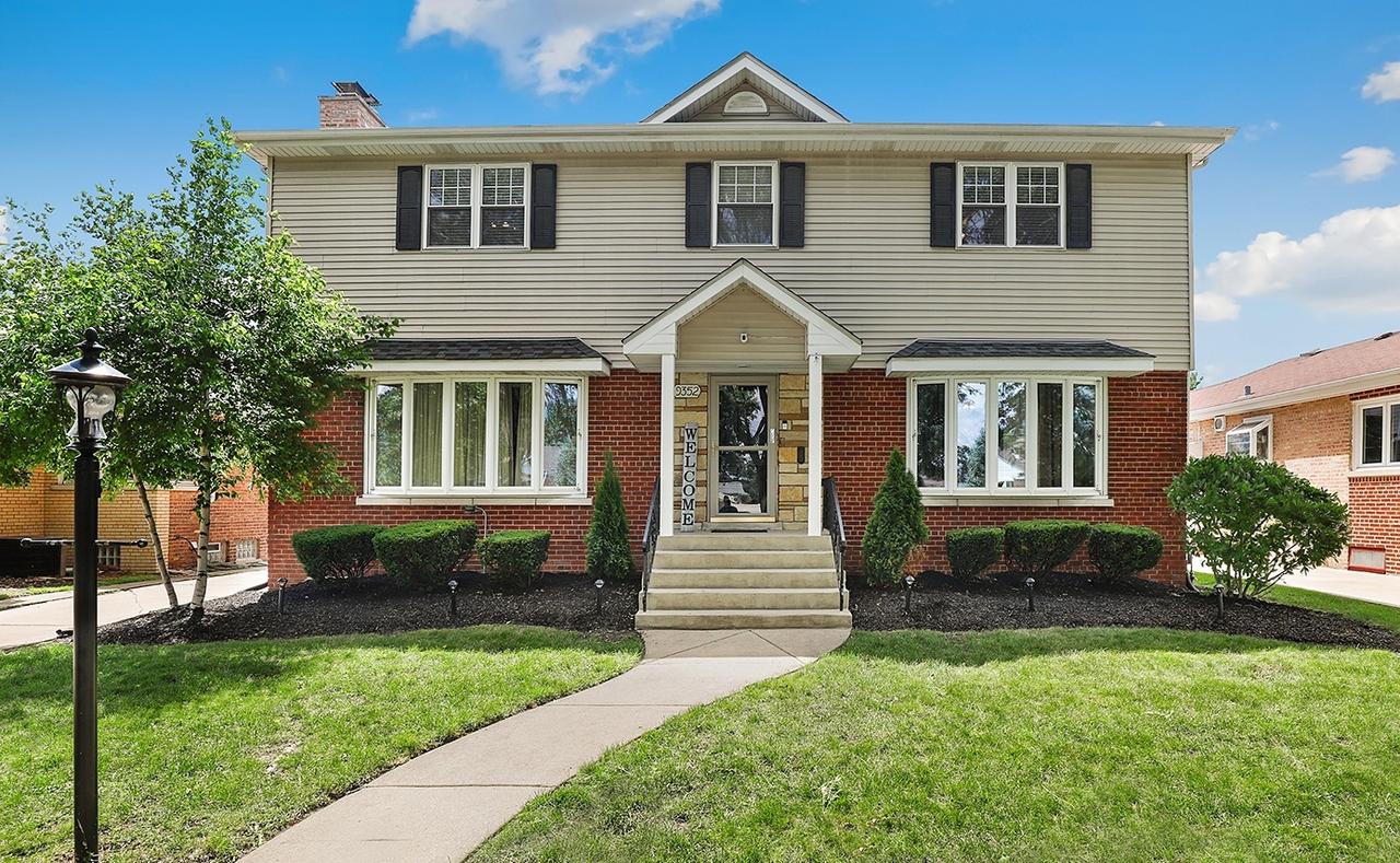 9352 S Ridgeway Ave., Evergreen Park, IL 60805