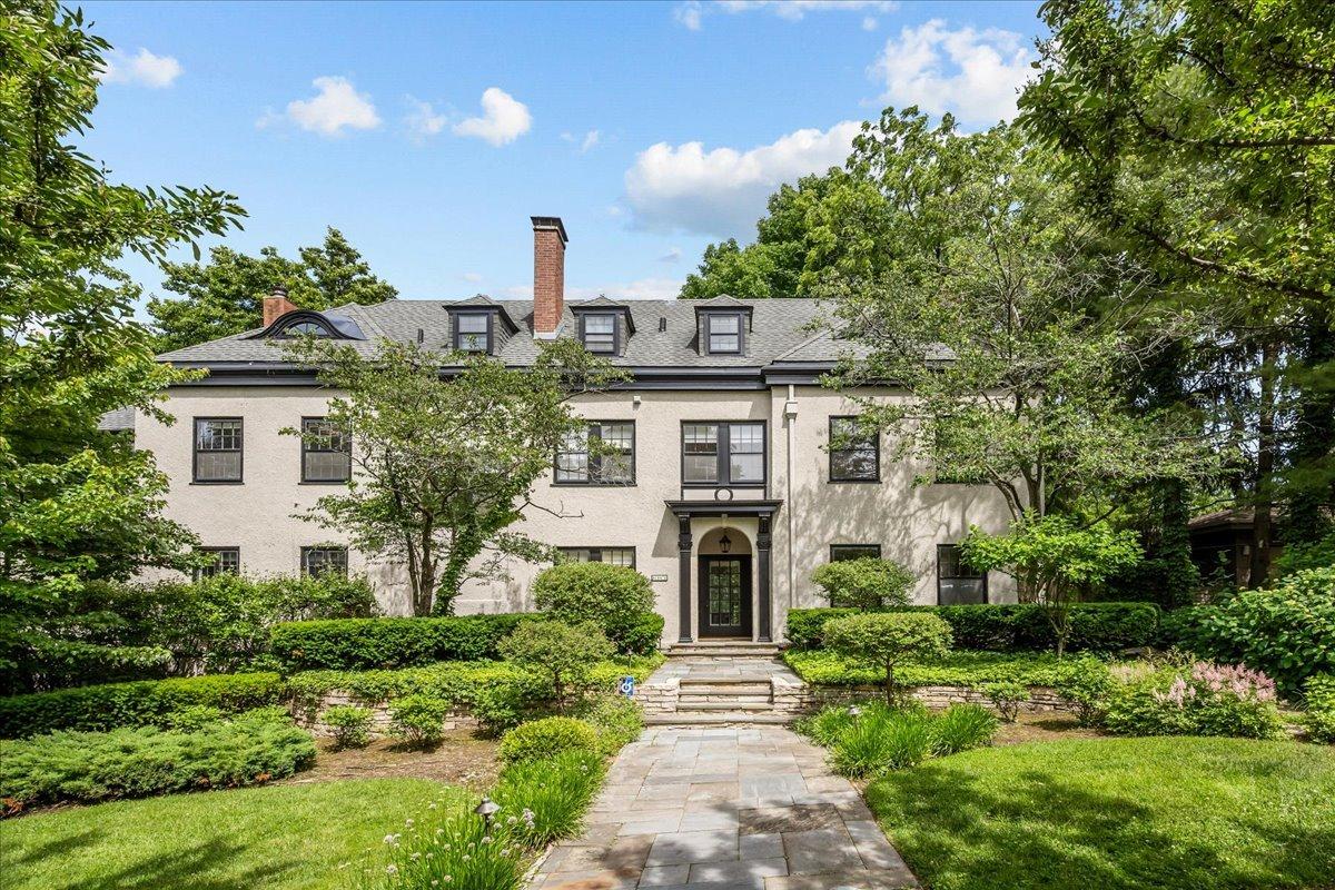 605 Arbor Vitae Rd., Winnetka, IL 60093