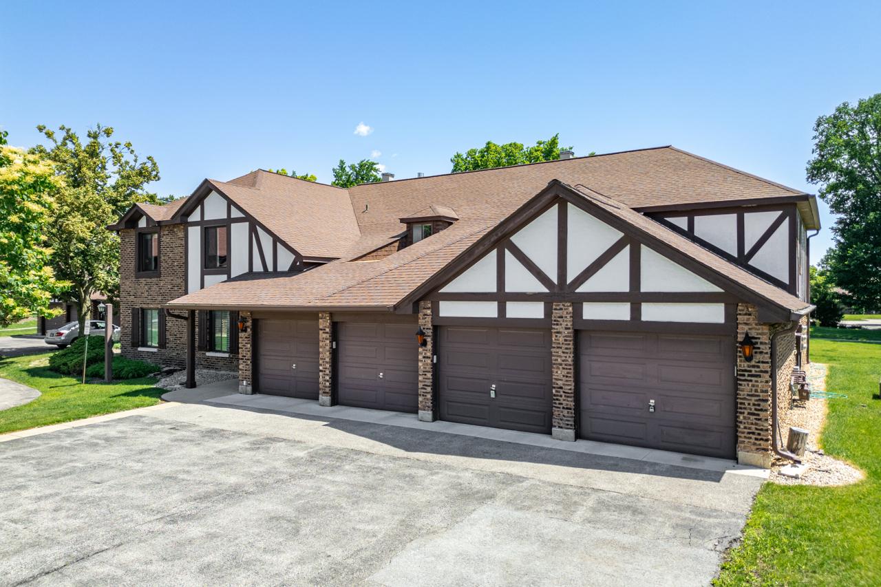1753 Plymouth Ct. #B, Wheaton, IL 60189