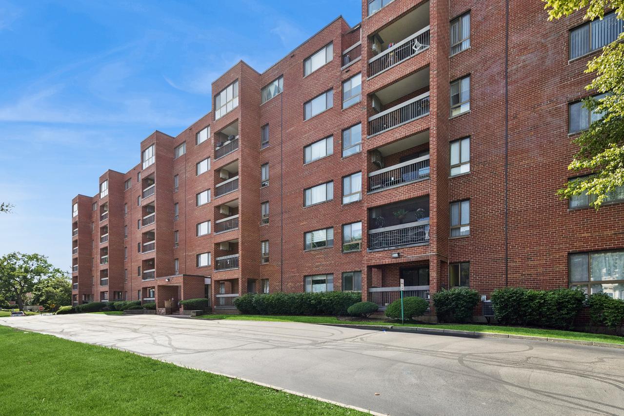 701 Forum Sq. #108, Glenview, IL 60025