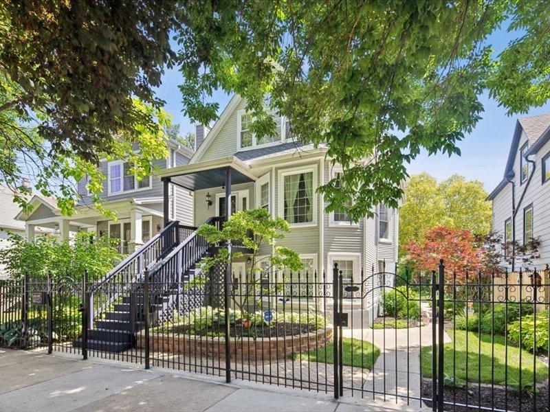4035 N Albany Ave., Chicago, IL 60618