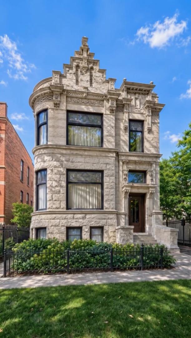 1646 N Leavitt St., Chicago, IL 60647
