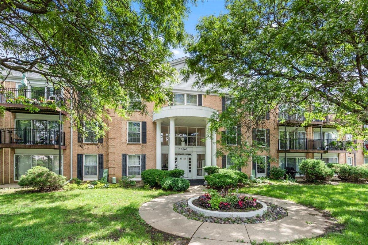 5300 Carriageway Dr. #208, Rolling Meadows, IL 60008