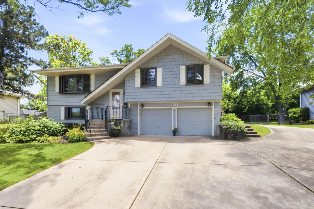 1033 Lowell Ln., Schaumburg, IL 60193